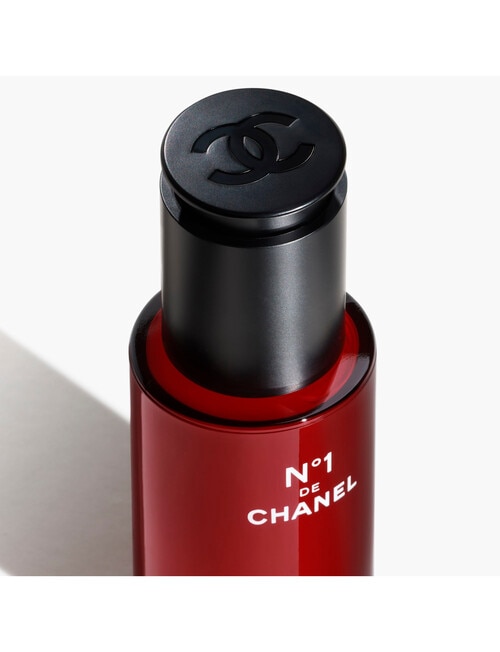 CHANEL N°1 DE CHANEL REVITALIZING SERUM Prevents and Corrects The Appearance Of The 5 Signs Of Ageing product photo View 02 L
