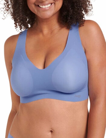 The Best Sticky Bra for Large Bust Sizes - lolo russell