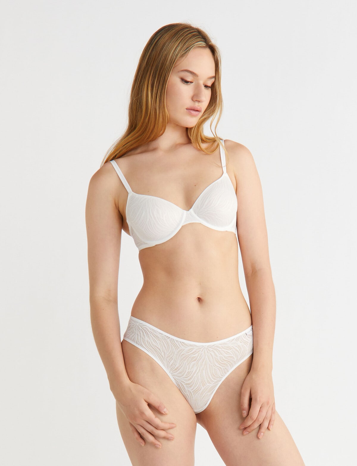 Calvin Klein Lightly Lined Demi Bra In White – Mish