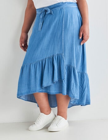 Tiered denim skirt and flannel! : r/Menskirts