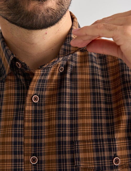 Kauri Trail Cooper Short Sleeve Shirt, Rust product photo View 05 L