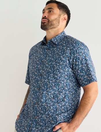 Kauri Trail Print Short Sleeve Shirt, Blue product photo