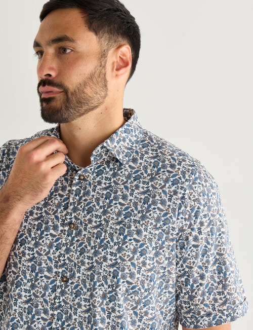 Kauri Trail Print Short Sleeve Shirt, Blue product photo View 04 L