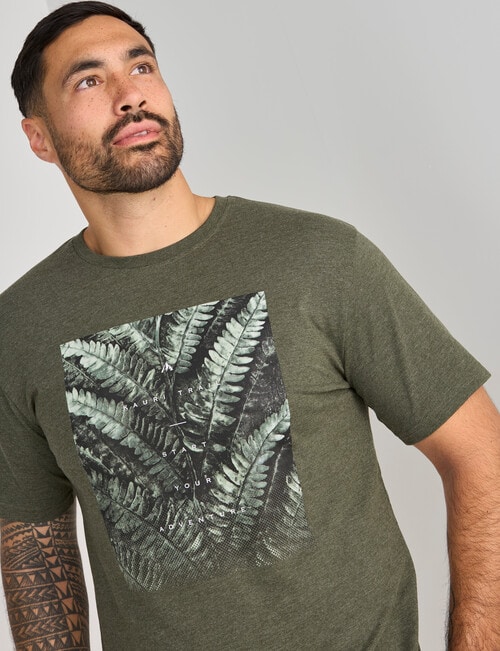 Kauri Trail Print T-Shirt, Khaki Marle product photo View 04 L