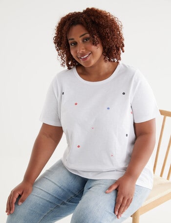 Studio Curve Organic Cotton Scoop Tee, Flower Embroidery product photo