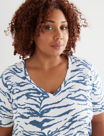 Studio Curve Organic Cotton V-Neck Tee, Animal Print product photo