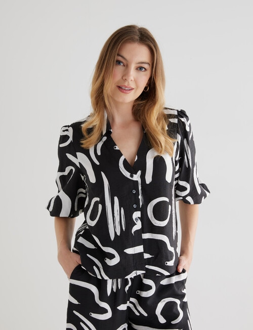 Whistle Swirl Print 3/4 Shirt, Black product photo