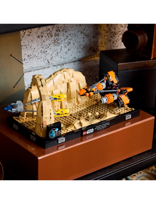 LEGO Star Wars Mos Espa Podrace Diorama, 75380 product photo View 07 L