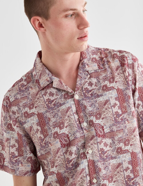 Tarnish Ditsy Paisley Short Sleeve Shirt, Burgundy product photo View 04 L