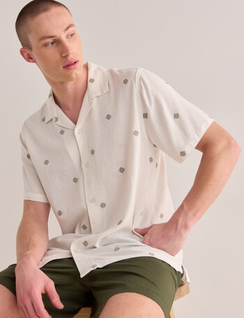 Tarnish Mini Embroidery Short Sleeve Shirt, White product photo