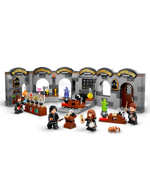 LEGO Harry Potter Hogwarts Castle Potions Class, 76431 product photo View 04 L