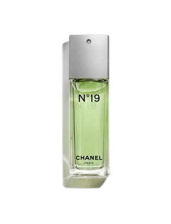 CHANEL N°19 Eau de Toilette Spray product photo